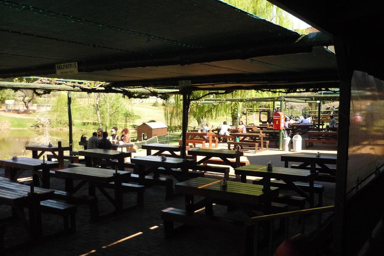 Wilgewandel Holiday Farm & Day Restaurant Oudtshoorn Exterior photo